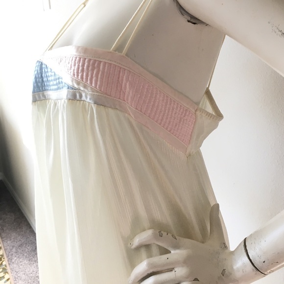 Vintage Union Made Night Gown - Picture 5 of 11